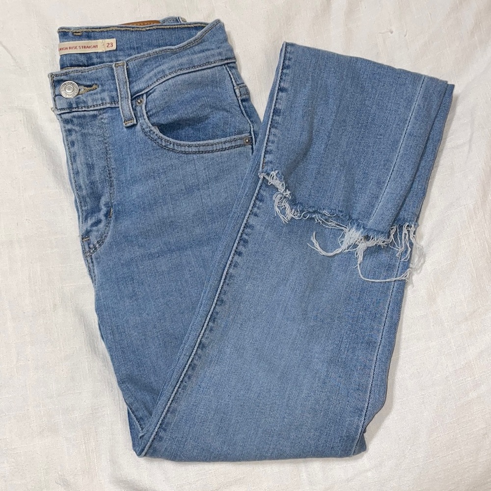 Levi’s 724 High Rise Straight Jean Size: 23
